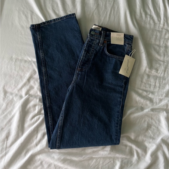 NWT Universal Thread High-rise Straight Leg Medium/Dark Blue Wash Denim Jeans - Picture 3 of 8